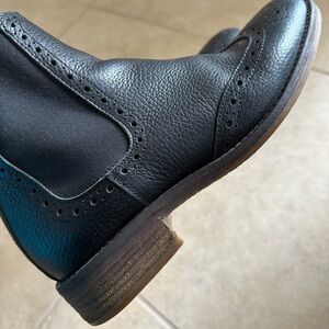 FatFace Wingtip Leather Boots